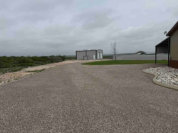 3rd image of 141 Round Mountain Rd