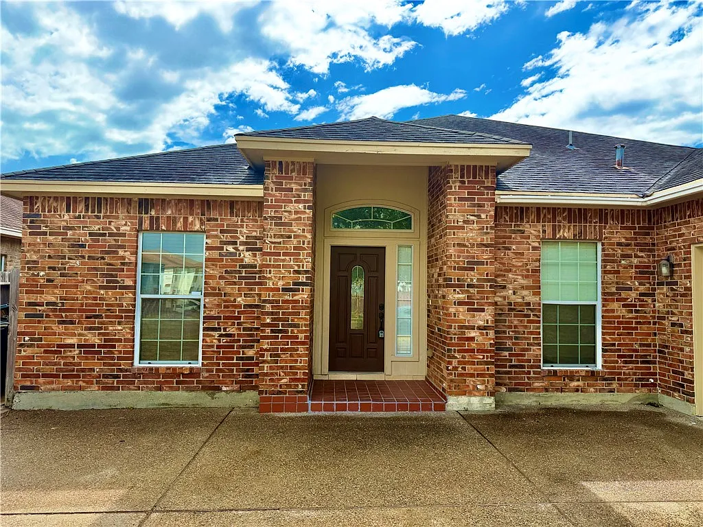 4 bed, 3.0 bath, 2479 sqft, $2,485 — Photo 3