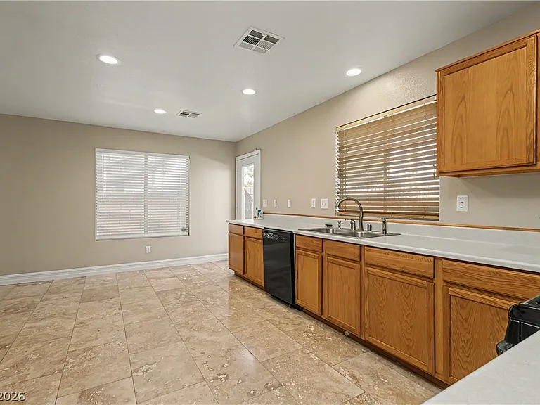 1208 Swanbrooke Dr — Photo 17