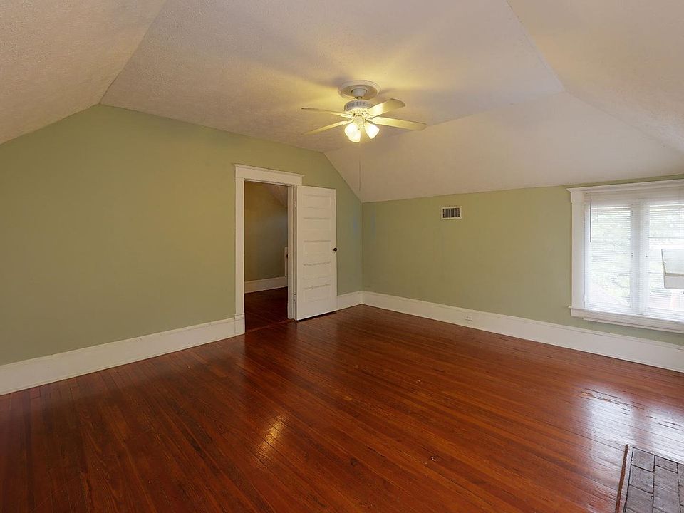 2145-Oak-Street-2-Bedroom-Main-House-Unfurnished(7)
