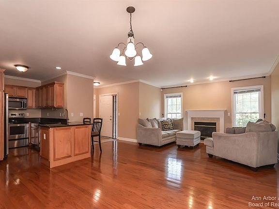 3rd image of 3362 Endsleigh Ln