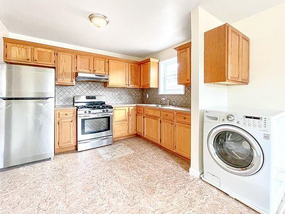 4th image of 164 Vredenburgh Ave #2