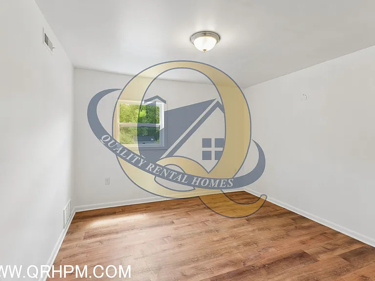 10149 Corunna Rd — Photo 11