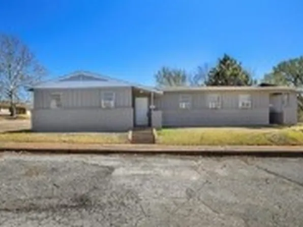 62 Pershing Dr, Denison, TX 75020