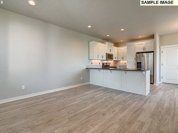 3rd image of 3349 SE Oakmeade Ave