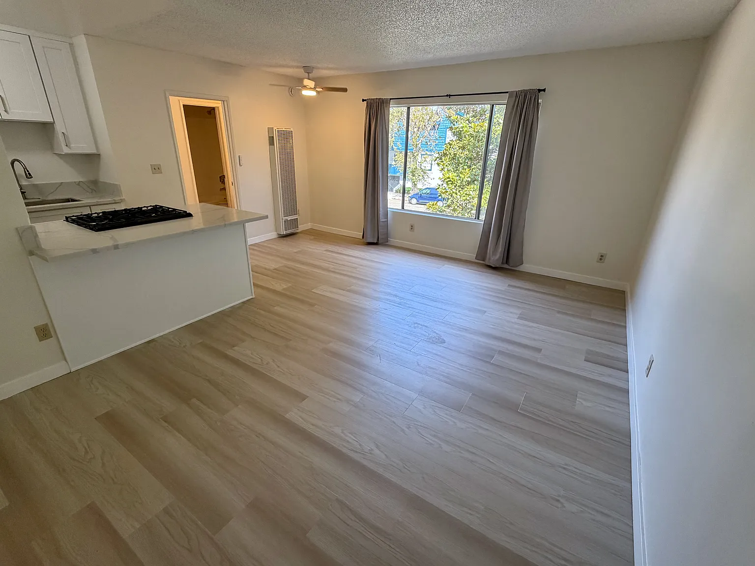 1 bed, 550 sqft, $2,345 — Photo 3