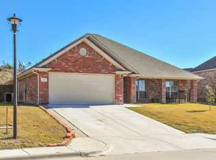 137 Redbud Ln, Weatherford, TX 76086