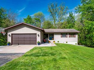 1960 Lake Manor Rd NE, Solon, IA 52333