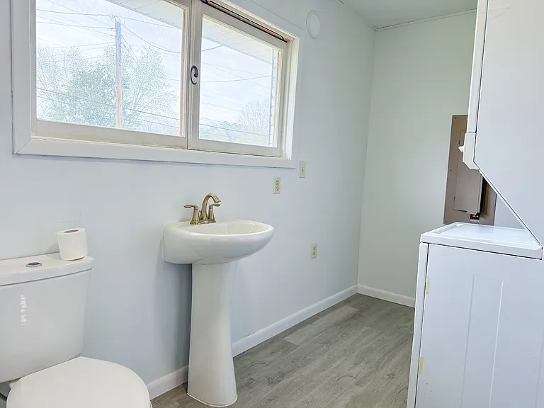 927 E Jefferson St — Photo 12