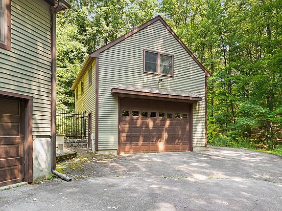 5th image of 82 Corn Rd