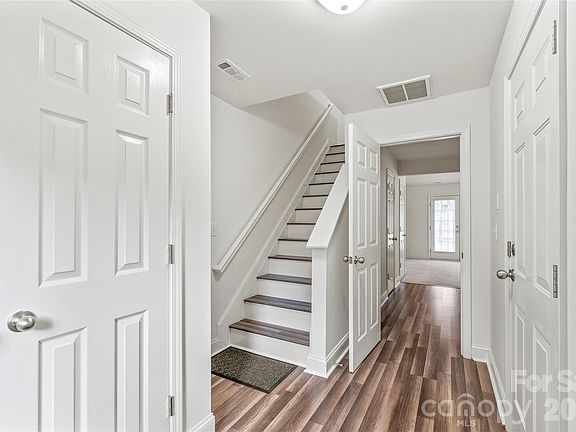 3rd image of 1707 Kashmir White Ln