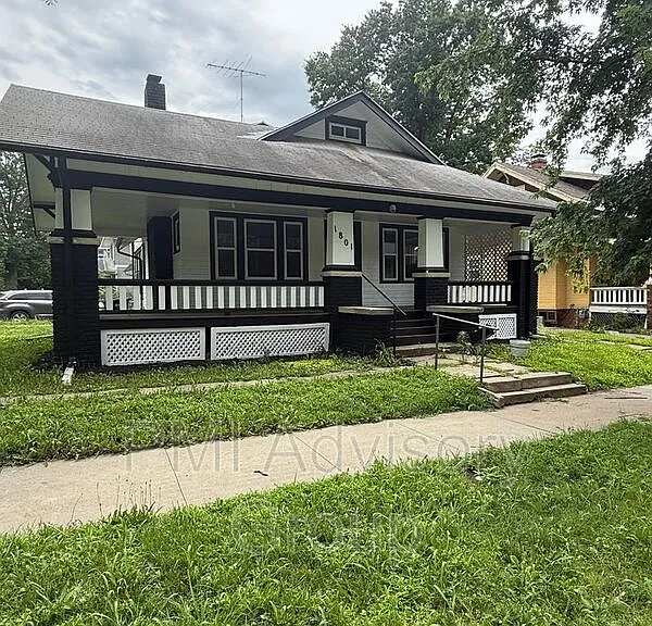 1801 SW Huntoon St — Photo 2