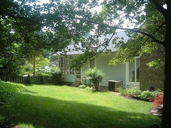 3rd image of 402 Havenwood Ct