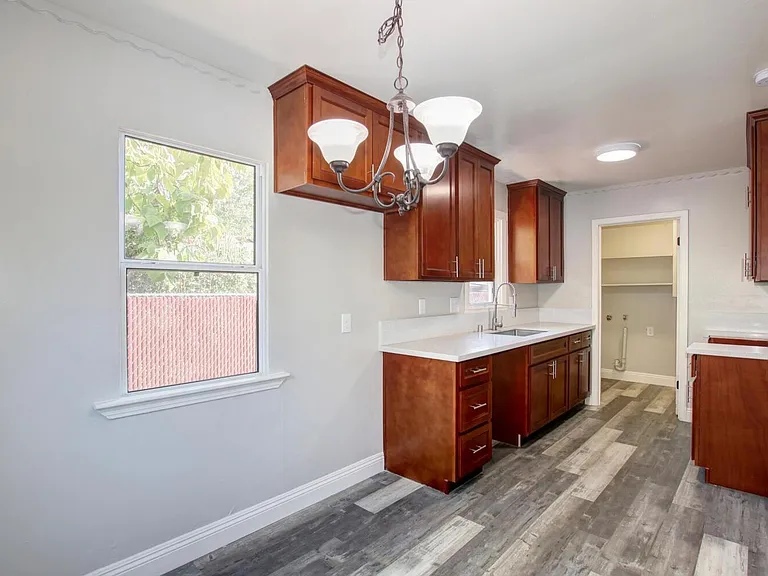 3306 Albany Way — Photo 5