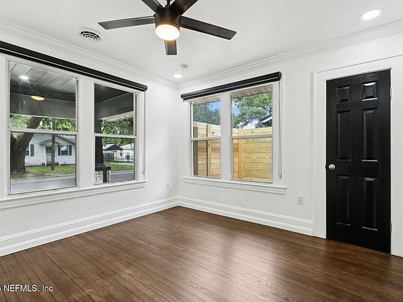 3rd image of 836 Lynton St #836