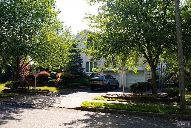 2nd image of 301 Cardinal Pl
