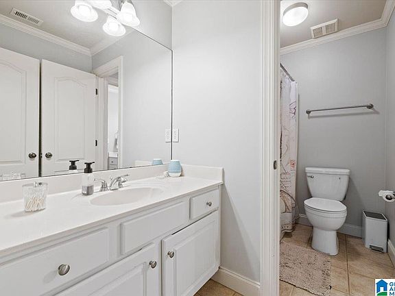 2nd image of 1505 Woodlands Pl