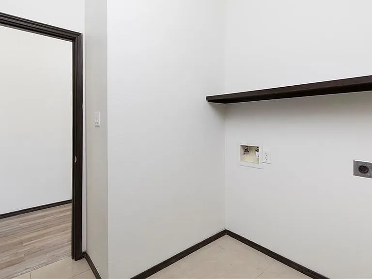 2037 S 45th St — Photo 24
