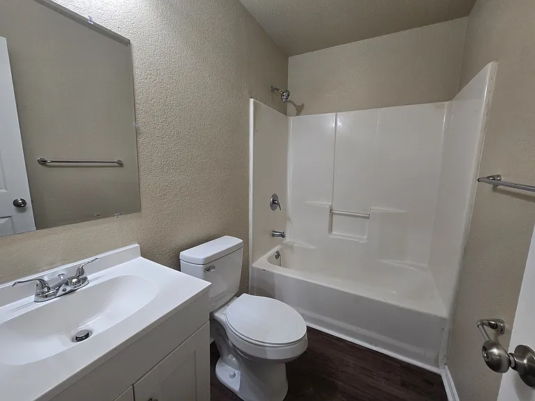 10226 Country Hills Blvd — Photo 14