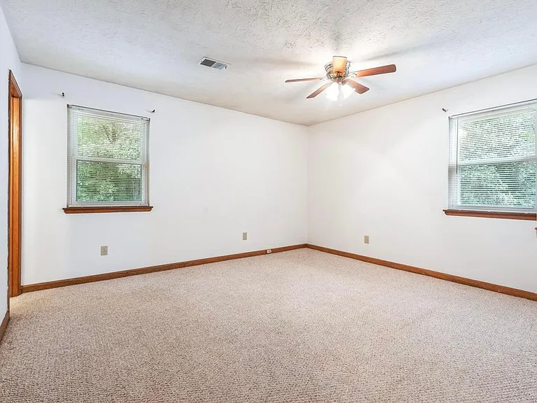 2795 Fox Hall Ln N — Photo 18