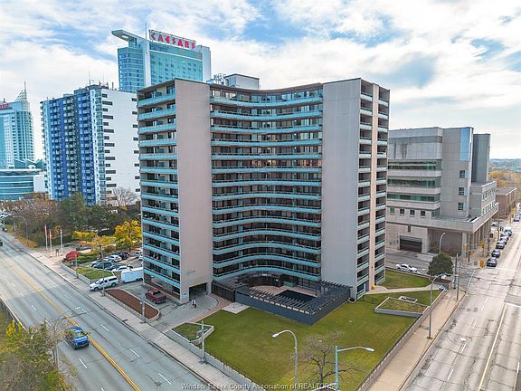 4th image of 111 Riverside Dr E #914