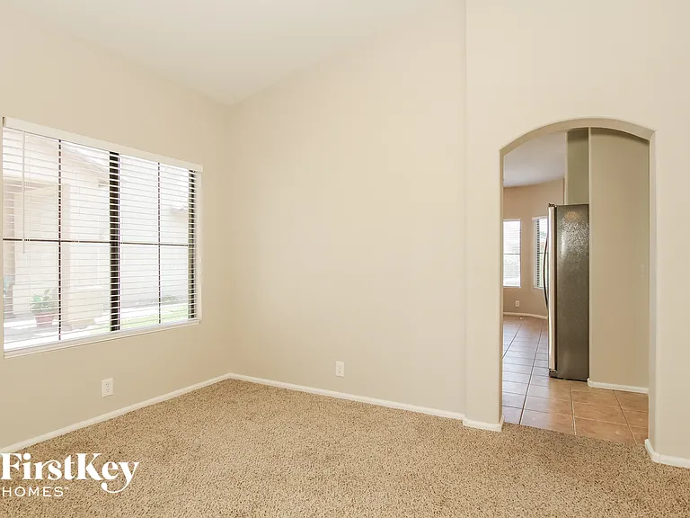 8764 W Laurel Ln — Photo 11