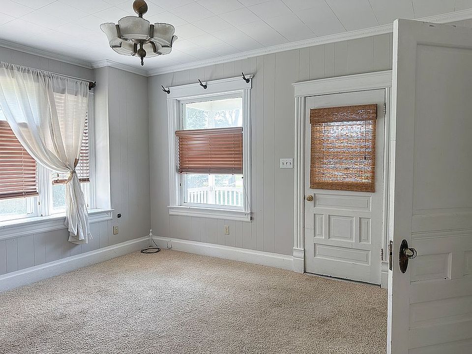 1st image of 644 1st Ave NE