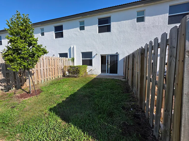 2330 NW 125th St — Photo 22