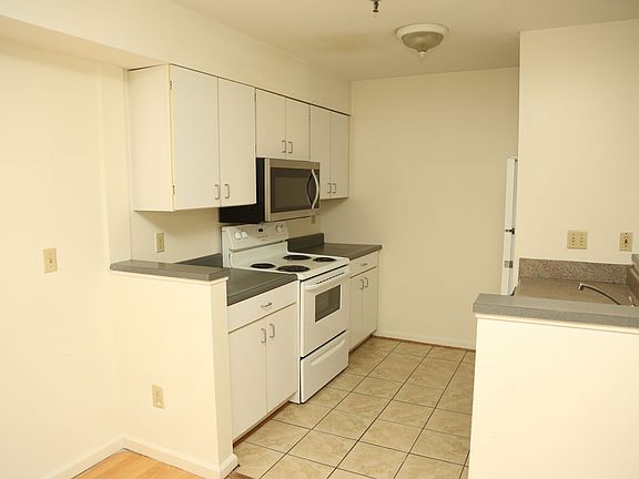 3rd image of 109 Clarke Ct APT 201