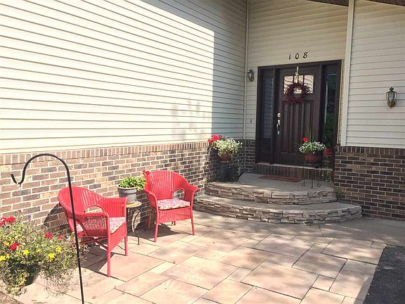 2nd image of 108 Dandelion Ln