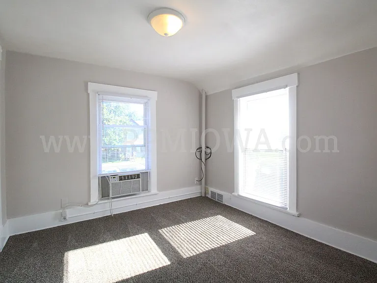 822 Clinton Ave — Photo 17