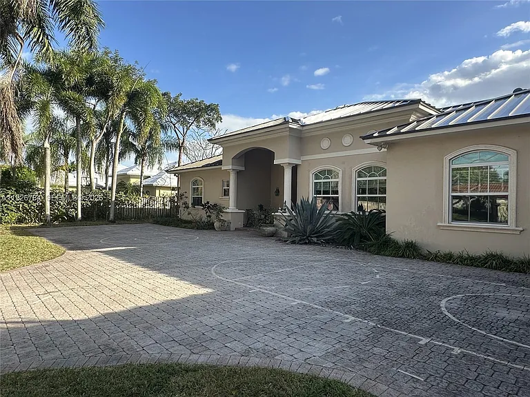15335 SW 80th Ave — Photo 3
