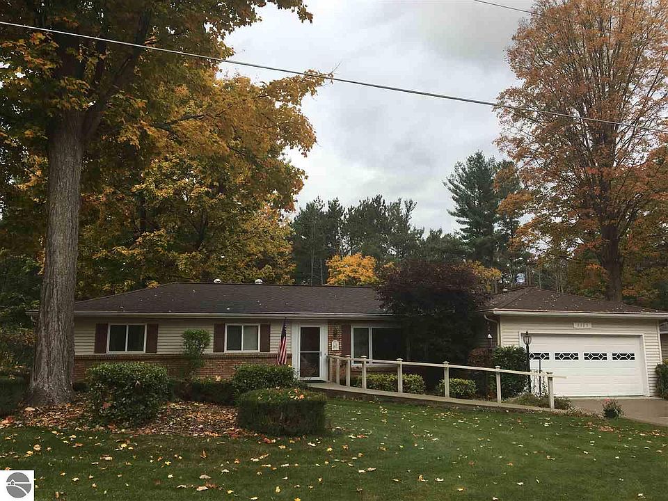 1st image of 3325 Crestview Dr