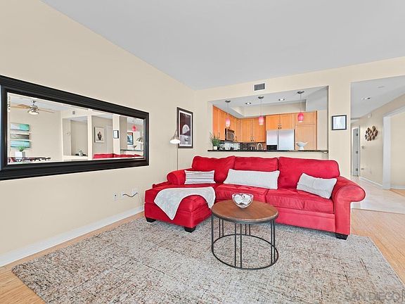 4th image of 5490 La Jolla Blvd #202