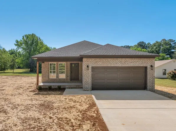 779 River Ln, Tuscumbia, AL 35674