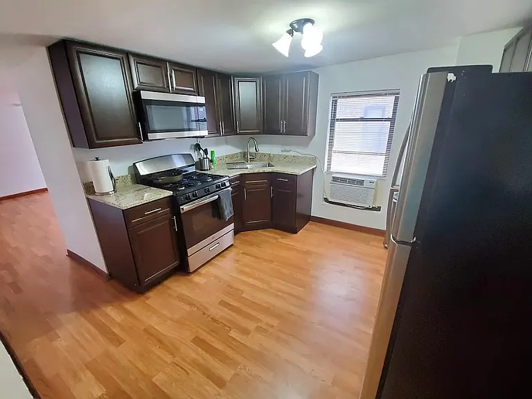 2139 S Western Ave #3 — Photo 4