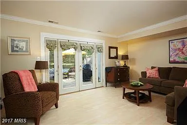 832 Azalea Dr — Photo 4