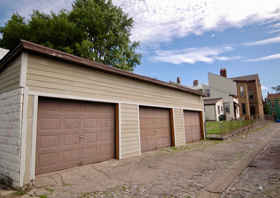 2nd image of 934 Washington Ave