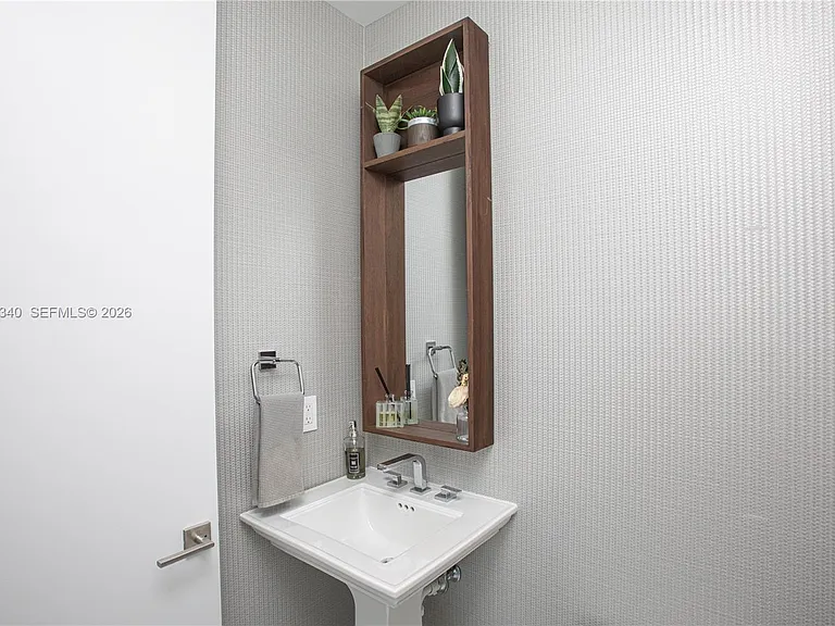 2821 S Bayshore Dr #20D — Photo 6