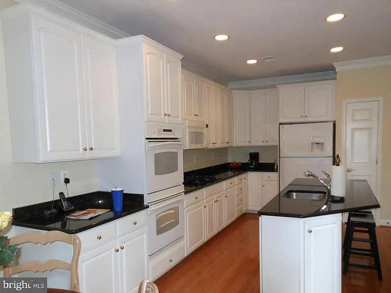 104 Oak Knoll Ter — Photo 2