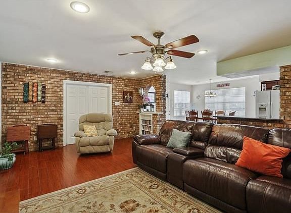 5th image of 8449 Fairfax Dr