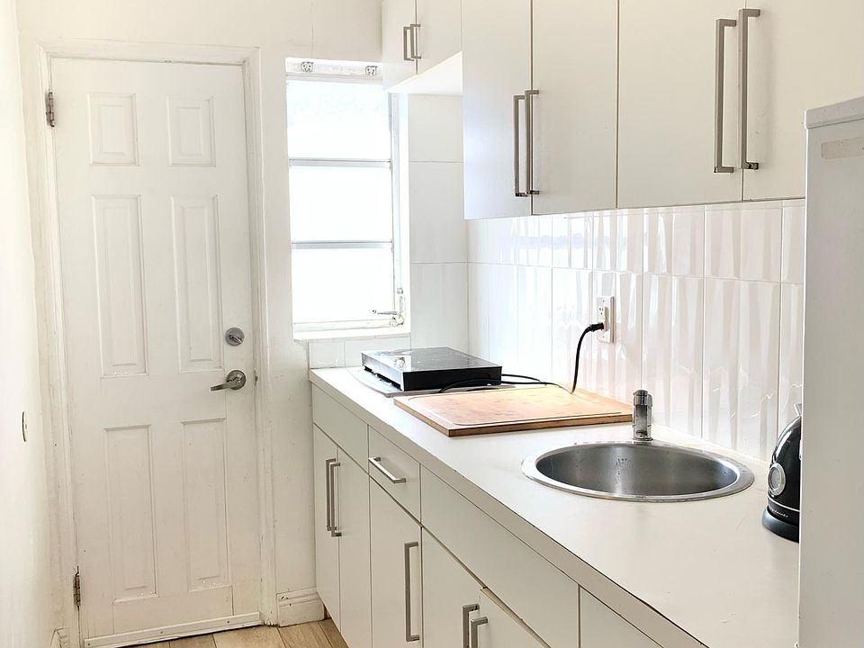 2nd image of 700 Lenox Ave APT 5