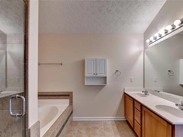 3067 Kentmere Dr — Photo 35