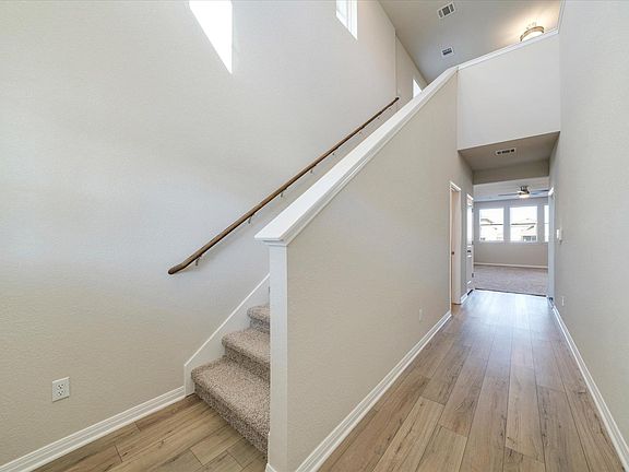 4th image of 152 Mason Hill Ln