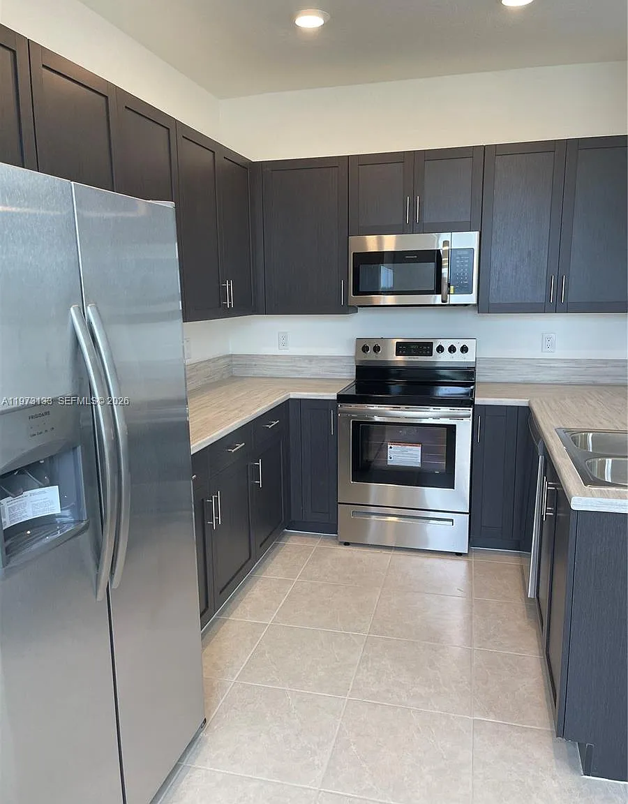 4 bed, 2.5 bath, 1920 sqft, $3,950 — Photo 4