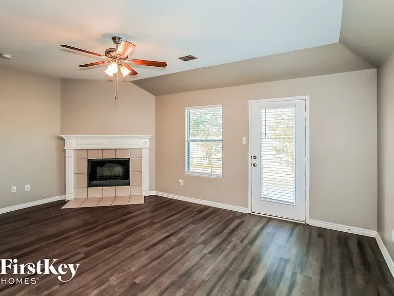 12721 Carpenter Ln — Photo 2