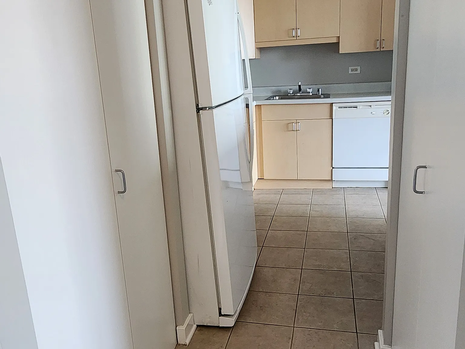 1 bed, 1.0 bath, 708 sqft, $2,403 — Photo 2