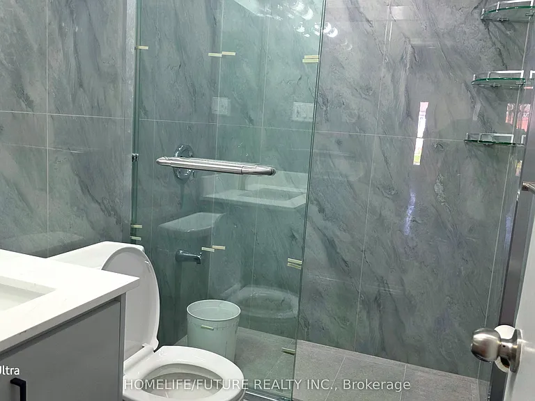 37 Miramar Cres #UPPER — Photo 12