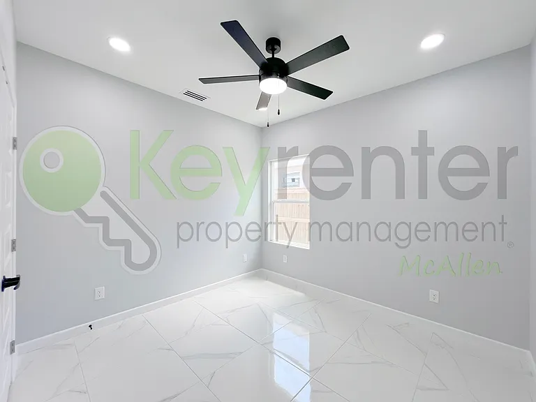 829 N Woodson Ave #4 — Photo 6