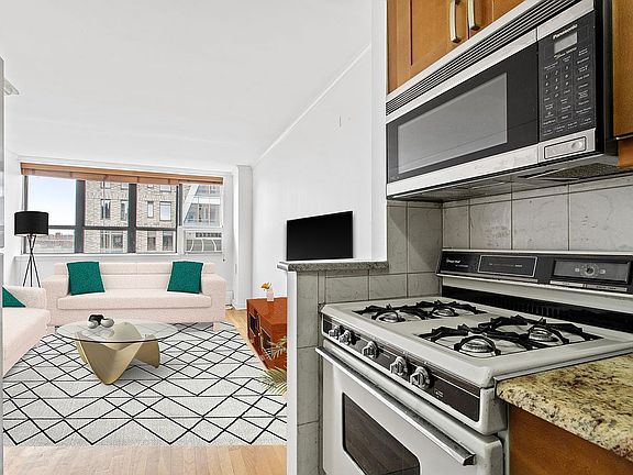 4th image of 301 W 110th St APT 8V